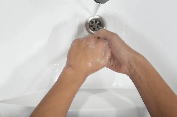 Wassen Handen Onder Waterkraan Dagelijkse Hygiëne Een Deel Van Het — Stockfoto