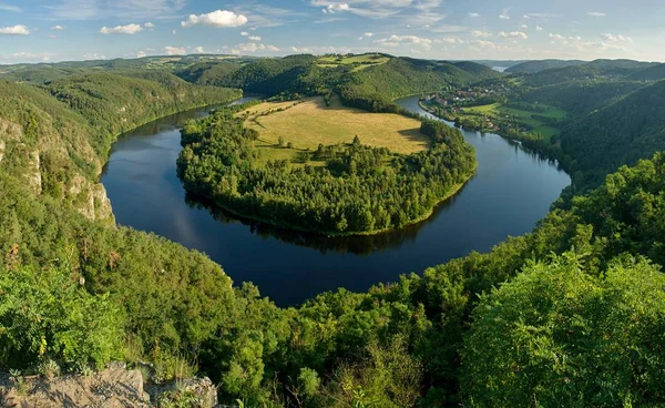Vltava Nehri üzerinde göster