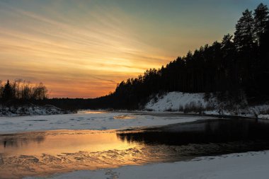 Buz üzerinde yüksek sahil Bystrica için yürüyüş