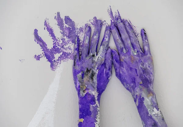 Sanatsal Açıdan Soyut Genç Bir Kadının Güzel Elleri Beyaz Gri — Stok fotoğraf