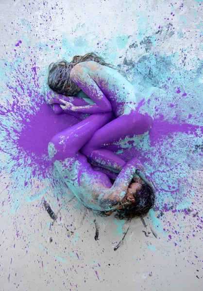 Duas Mulheres Sensuais Pintadas Artisticamente Abstratas Jovens Namoradas Rosa Roxo — Fotografia de Stock