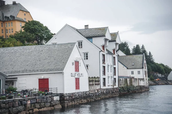 位于挪威西海岸的阿莱松德港口城市 位于盖朗格峡湾入口处 五颜六色的早晨城市景观 旅行概念背景 — 图库照片