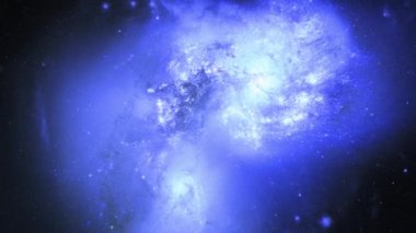 Uzay arkaplanı. Kamera mavi nebulada uçuyor. Yıldızlar her yerde. Bir yıldız alanına doğru uzay uçuşu.