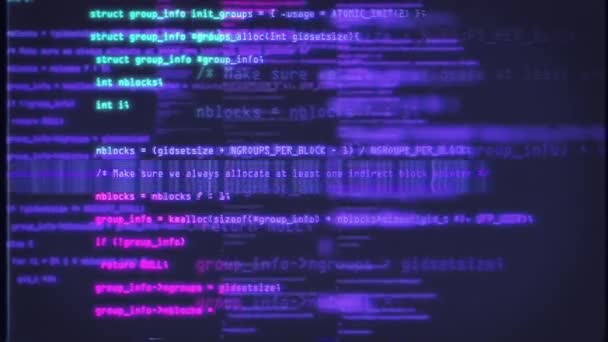 Auf einem alten Bildschirm werden Blöcke abstrakten Programmcodes geschrieben und bewegt. Blauer und lila Code. Animation des Datenflusses. IT, Softwareentwicklung und Hacking-Konzept. verschlüsselter Sicherheitscode. VHS-Stil — Stockvideo