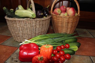 Sonbahar sebze ve meyve sepetleri