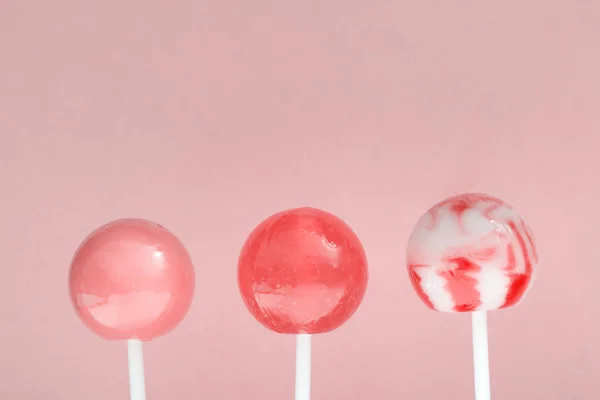 pembe bir arka plan kopya alanı üzerinde lolipop