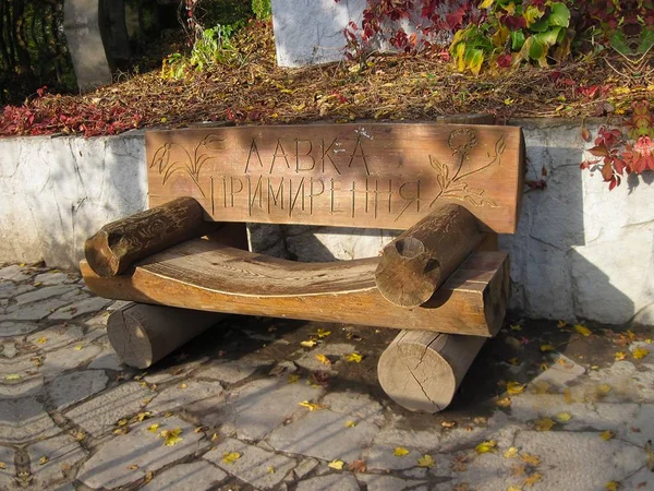 Böylece o üzerine oturan tezgah merkezi haline slayt ve birbirleri ile barış yapmak tezgah kavga, onun koltuk durdurmak için tasarlanmıştır