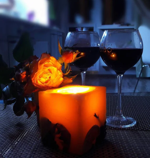 romantik bir akşam yemeği ile çiçekler, aşk Sevgililer Günü ', kalma, aşk, aşk Bildirgesi Bildirgesi