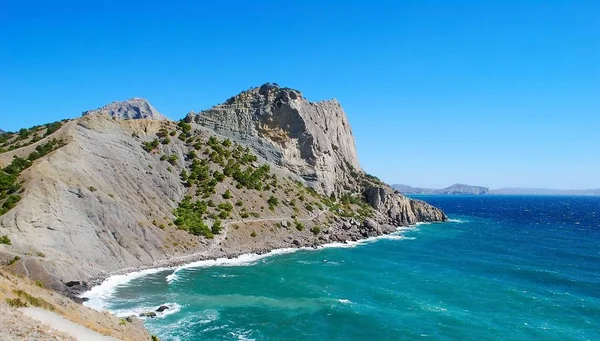 Montagna Maestosa Koba Kaya Nel Crimea Dietro Montagna Trova Villaggio — Foto Stock