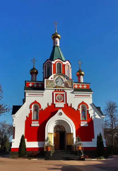 Kilise St. Mary Magdalene 1846 yılında sanatoryum-resort yönetim transferi Sovyet hakimiyeti altında 1922 yılında inşa edilmiş, kilise için ölümcül oldu. : bir sinema bir disko ile kilisenin duvarlarında ve prensler w aile mezarlığına kuruldu