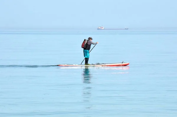 düello bir adam ve bir gemi - oh ben yakalamak... sörf, kurulu, ayakta kürek