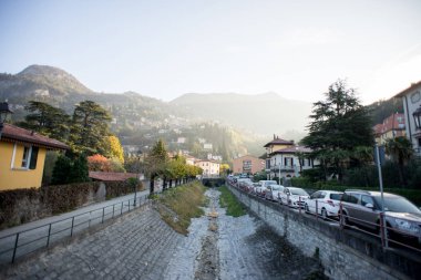 Varenna, İtalya - 27 Ekim 2017: Varenna sabah. Lake Como, İtalya için küçük şehir.
