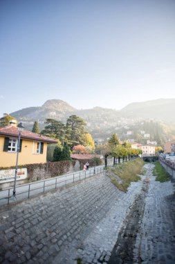 Varenna, İtalya - 27 Ekim 2017: Varenna sabah. Lake Como, İtalya için küçük şehir.