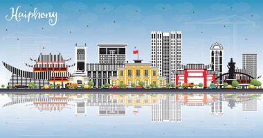 Haiphong Vietnam şehir manzarası ile gri binalar, mavi gökyüzü ve yansımaları. Vektör çizim. İş seyahat ve Turizm kavramı tarihi mimarisi ile. Haiphong Cityscape yerler ile.