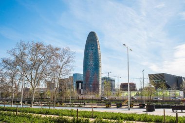 Barcelona, İspanya - 21 Mart 2018: Barselona manzarası Agbar Kulesi ile. İspanya