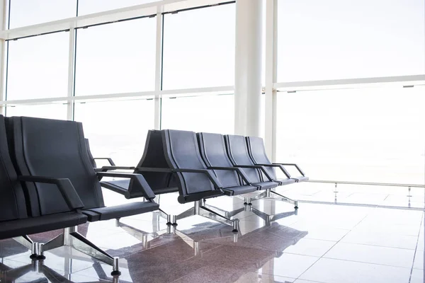 Cadeiras Terminais Aeroporto Vazias Janelas Francesas Interior Moderno — Fotografia de Stock