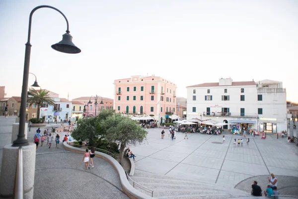 Plaza de la Ciudad Santa Teresa Gallura, Cerdeña, Italia . — Foto de Stock