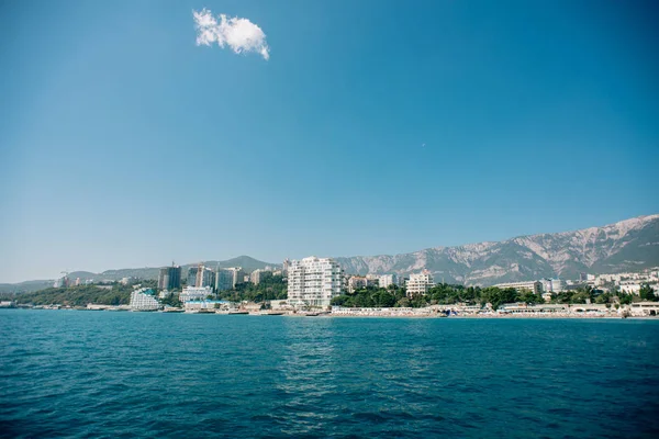 La Costa Sur de la Crimea. Vista desde el Mar Negro . — Foto de Stock