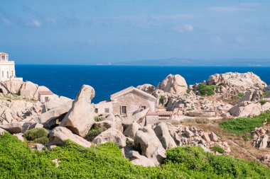 Capo Testa Deniz Feneri yakınlarındaki eski bina. Santa Teresa di Gall