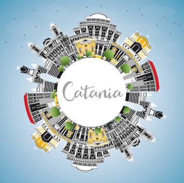 Gri Binalar, Mavi Gökyüzü ve Cop ile Catania İtalya Şehir Skyline