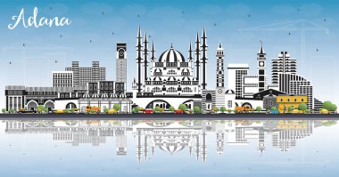 Adana Türkiye 'de Renkli Binalar, Mavi Gökyüzü ve Hakemle Gökyüzü