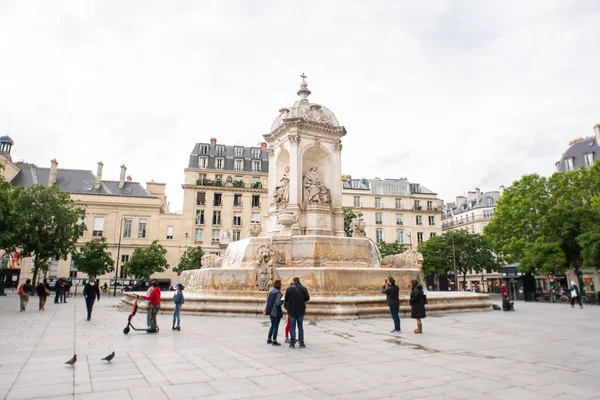 Paris França Maio 2019 Fonte Perto Igreja São Sulpício Paris — Fotografia de Stock