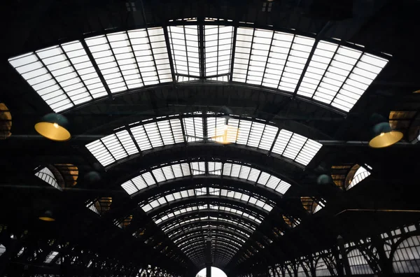 ミラノだ イタリア 5月20 2019 ミラノの中央駅のカバーの鋼構造 イタリア — ストック写真