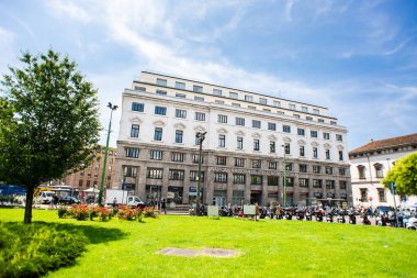 Milan mı? İtalya - 21 Mayıs 2019: Milano 'da Ulusal Tarım Bankası Cephesi. Banca Nazionale del Agricoltura. Fontana Meydanı.