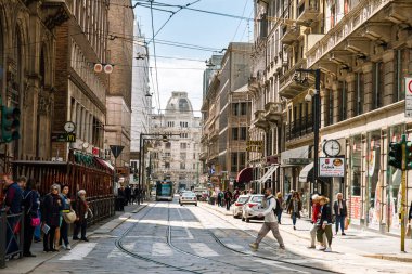 Milan mı? İtalya - 21 Mayıs 2019, Milano. Giuseppe Mazzini üzerinden. Eski şehir. Tramvay Hattı.