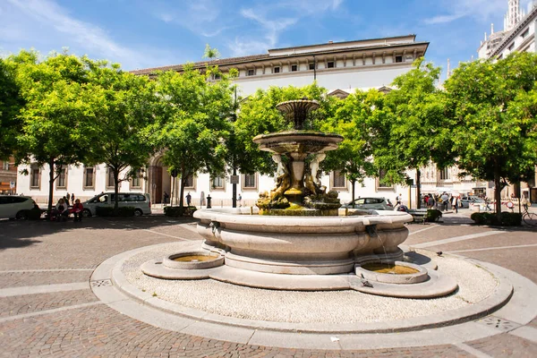 Мілан Італія Травня 2019 Фонтан Пірмаріні Мілані Piazza Fontana — стокове фото