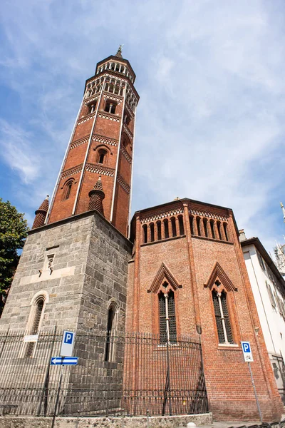 意大利米兰Corte的Saint Gottardo教堂钟楼 — 图库照片