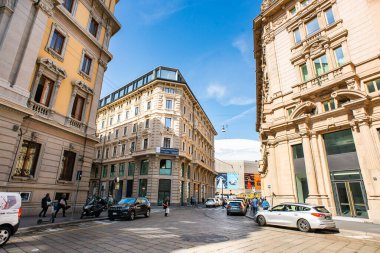 Milan mı? İtalya - 21 Mayıs 2019: Santa Maria Segreta Caddesi ve Cordusio Caddesi kavşağı. Milano 'nun Eski Bölgesindeki Eski Binaların Yüzleri.