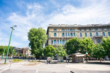 Milan mı? İtalya - 21 Mayıs 2019: Piazza Castello, Milano. Eski Güzel Bina. Güneşli Gün.