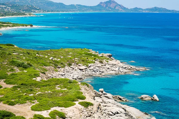 地中海とイタリア島サルデーニャ島の海岸 パノラマ風景 夏のコンセプト コスタ ビーチのモンテ ターノ山からの眺め イタリア — ストック写真