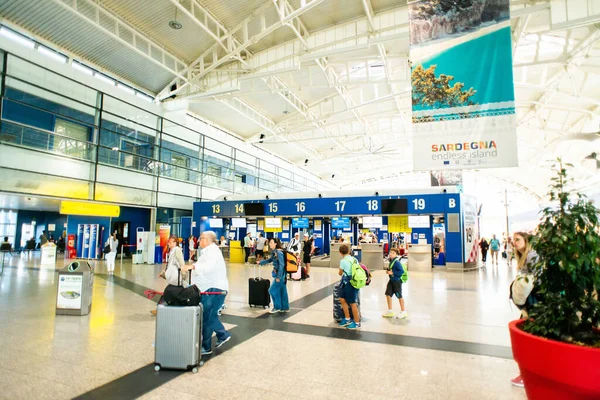 Cagliari Włochy Lipca 2019 Wnętrze Międzynarodowego Lotniska Cagliari Elmas Port — Zdjęcie stockowe