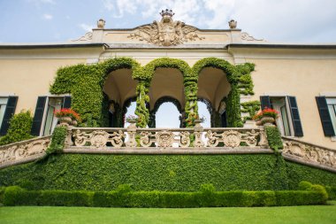 Villa Balbianello 'da. Como Gölü. İtalya - 19 Temmuz 2019: Como Gölü üzerindeki Villa del Balbianello 'nun Dışavurumları. İtalya.