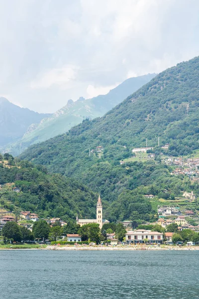 Paisaje Con Ciudad Domaso Lago Como Altas Montañas Colinas Con — Foto de Stock