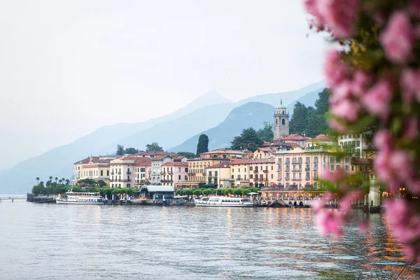 贝拉焦意大利 2019年7月21日 科莫湖畔贝拉吉奥 日落了伦巴第意大利 美丽的山景 — 图库照片
