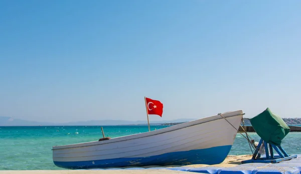 Fishing Boat Waiting Beach Expecting Wind Decrease — Stock Photo, Image