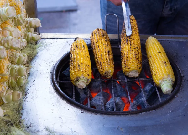 Charcoal Grill Sweet Corns Corn Cooked Barbecue Barbecued Corn Roaster — Stock Photo, Image