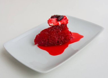 Ekmek puding krema ile. Geleneksel Türk tatlı, 