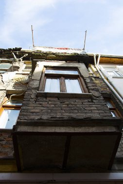 Eski tarihi evler. Bu geri yüklenmesi gerekir. Yaşamak mümkün değil.