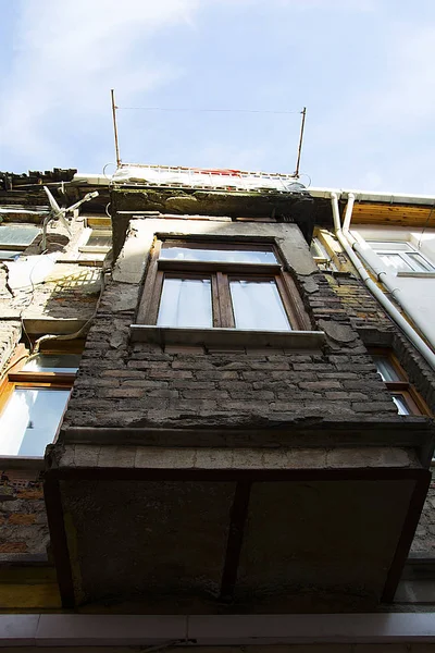 Eski tarihi evler. Bu geri yüklenmesi gerekir. Yaşamak mümkün değil.