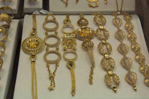 Altın bilezik çeşitli modelleri. Takı ve yatırım