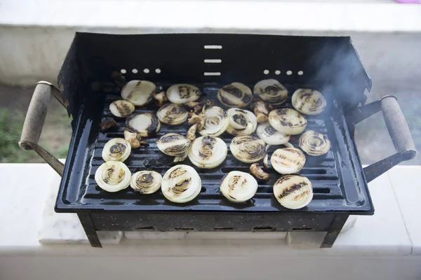 양파와 요리는 연기와 그을음 — 스톡 사진