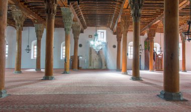 Cami içinde. güneş ışığı camide yansıtıyordu. Ulu Camii / 