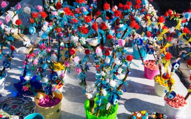 Nazar Boncuk souvenirs.broken cam erimiş ve şekilli. Kültür ve dini inanç, göz figürü kötü koruma güçlü bir muska kabul edilir. Türk kültüründe güçlü bir tılsım olduğunu.