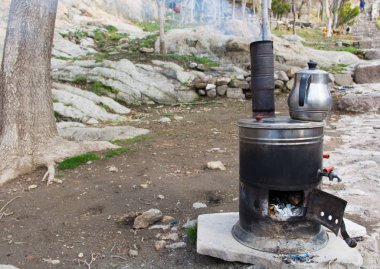 metal potu kömür veya meşe ahşap ile ısıtılan su dolu