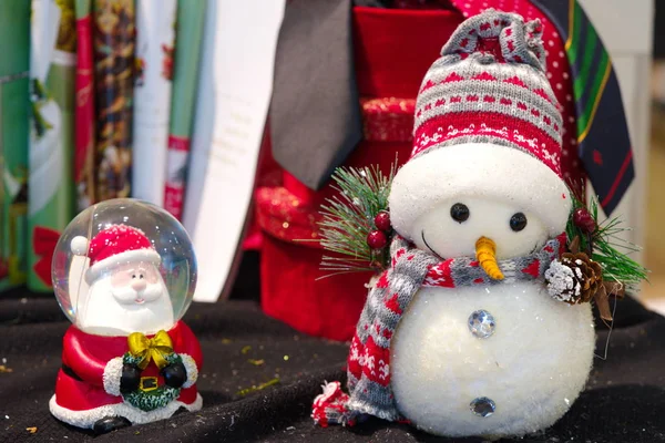 Noel kardan adam ve noel baba hediyeler