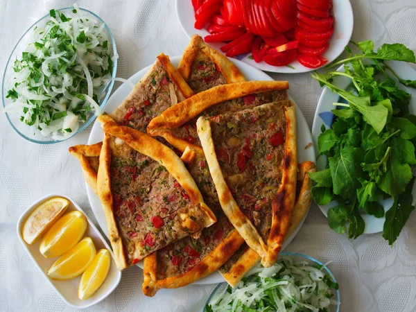 Pita Pide Com Carne Picada Queijo Pita Pide Cozinha Tradicional — Fotografia de Stock